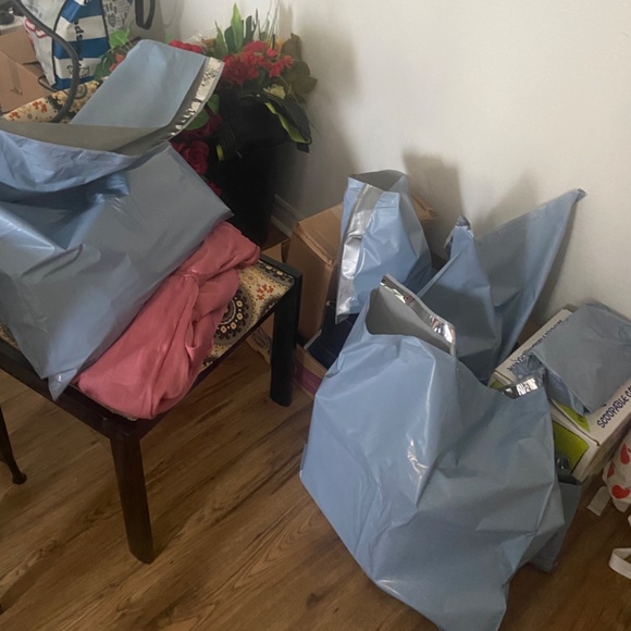 Meet your Posher, Elle - Picture 2 of 3